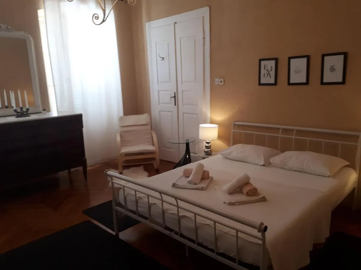 Apartments Petra 23 Mali Lošinj