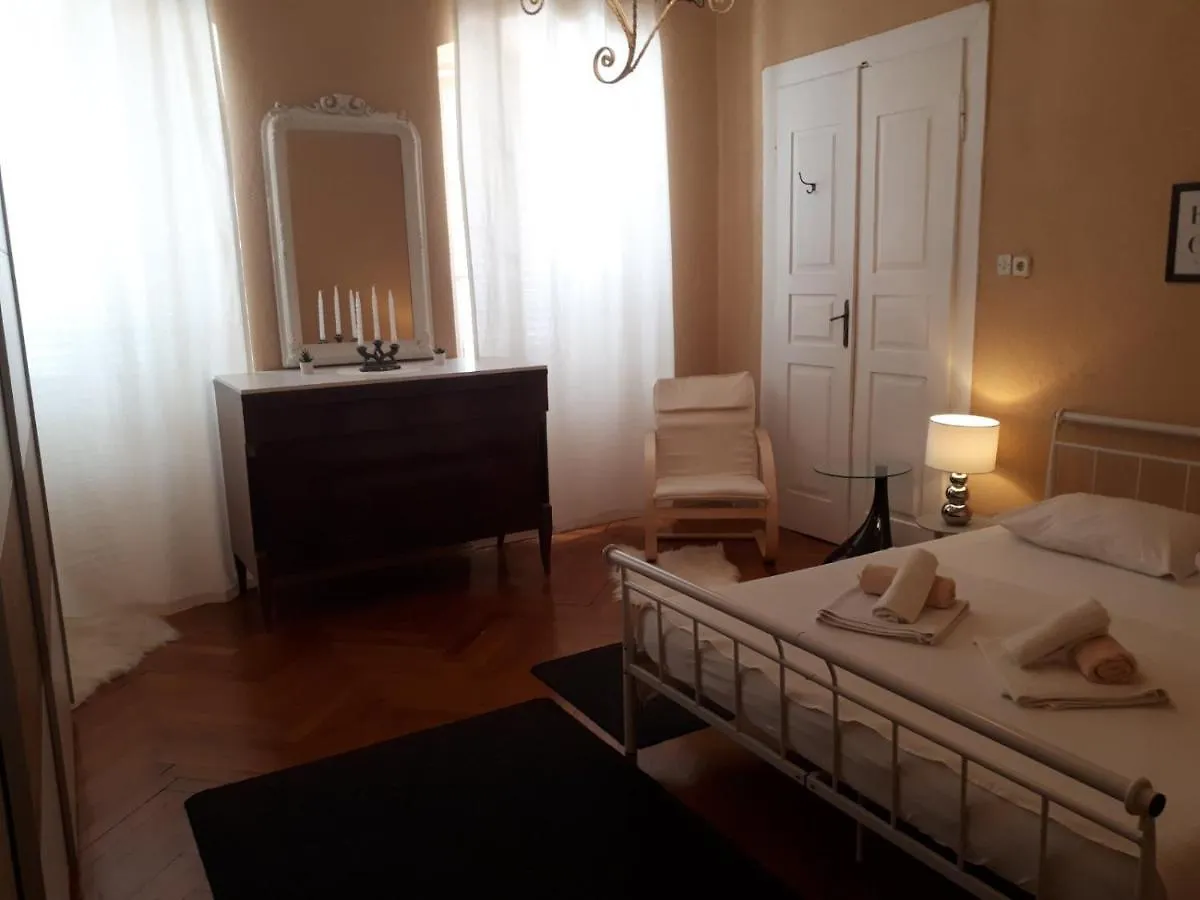 Apartments Petra 23 Mali Lošinj